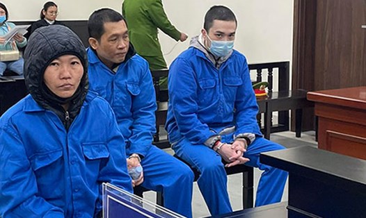 Ba trong số các bị cáo đường dây mua bán trẻ sơ sinh tại phiên toà. Ảnh: Quang Việt