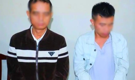 Hai đối tượng Phạm Văn Tiến và Đinh Bạt Long bị tạm giữ để điều tra hành vi Mua bán trái phép chất ma túy. Ảnh: Công an Nghệ An
