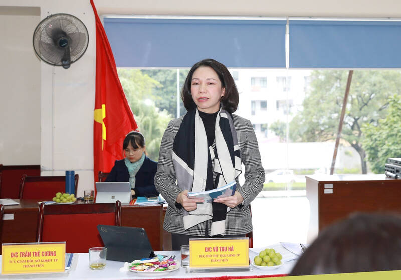 Bà Vũ Thu Hà - Phó Chủ tịch UBND TP Hà Nội tại buổi làm việc. Ảnh: UBND TP Hà Nội