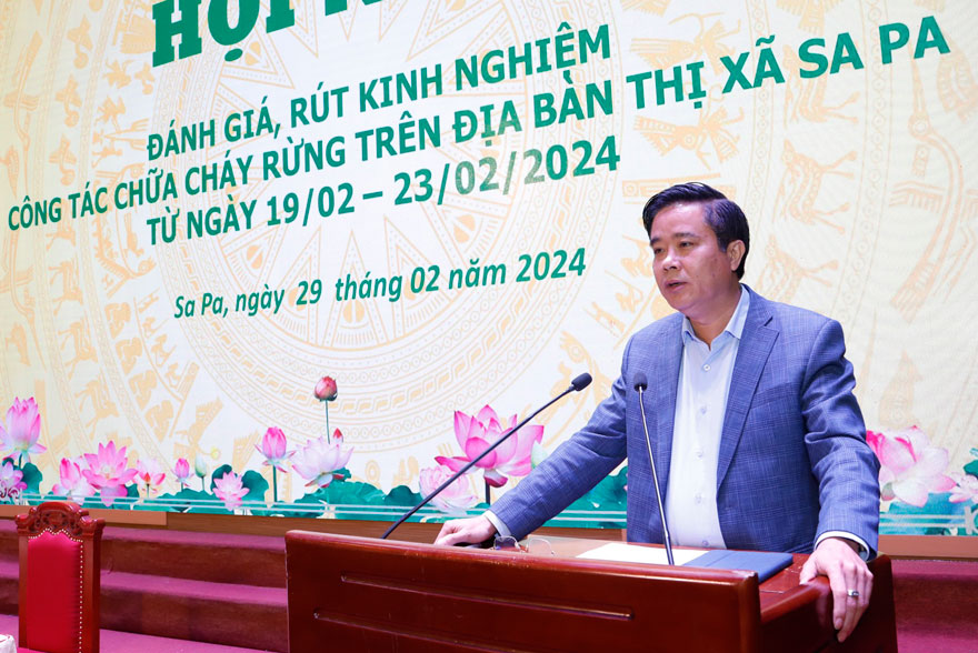 Ông Phan Đăng Toàn, Bí thư Thị ủy Sa Pa phát biểu tại hội nghị. Ảnh: B.N