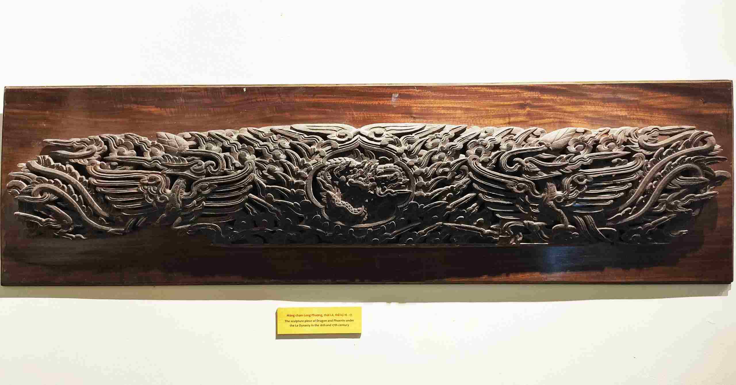 Mảng chạm Long Phượng thời Lê thế kỷ 16-17 là một trong hiện vật lấy hình tượng rồng làm chủ đạo. 