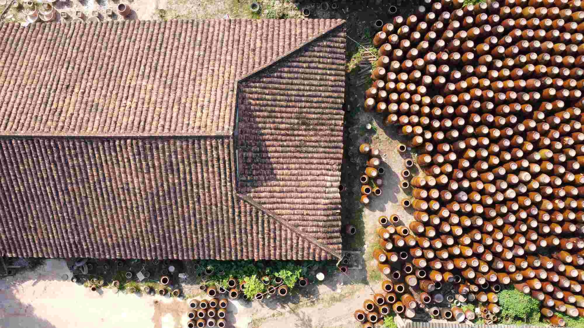 Đây là cơ sở sản xuất và bảo tồn nghề gốm cổ nhất đất Bình Dương với khoảng gần 180 năm tuổi.