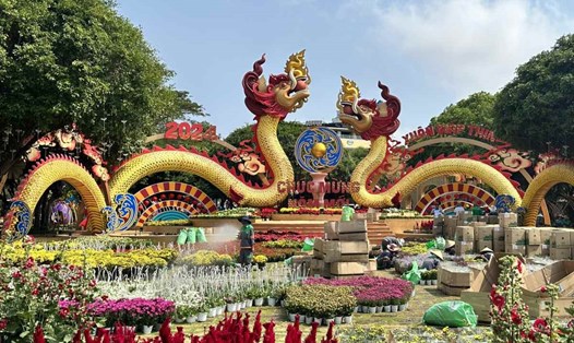 Hoa viên Quang Trung đang được tất bật chuẩn bị để khai Hội hoa Xuân 2024. Ảnh: Thành An