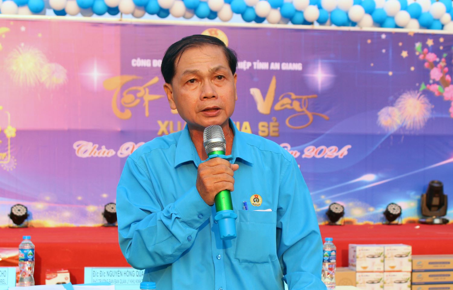 Ông Trần Lưu Phong- Chủ tịch Công đoàn các khu công nghiệp tỉnh An Giang phát biểu chào mừng. Ảnh: Lâm Điền