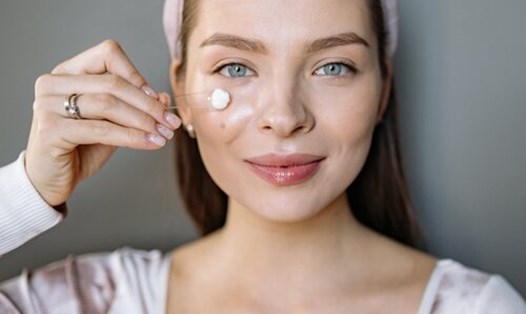 Cần dưỡng ẩm da thường xuyên và đúng cách giúp bảo vệ làn da trong thời tiết mùa đông. Ảnh: Pixabay
