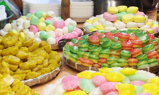 Các món bánh đặc sản miền Tây xuất hiện ở lễ hội ẩm thực Tết Quảng Đà. Ảnh: Trần Thi