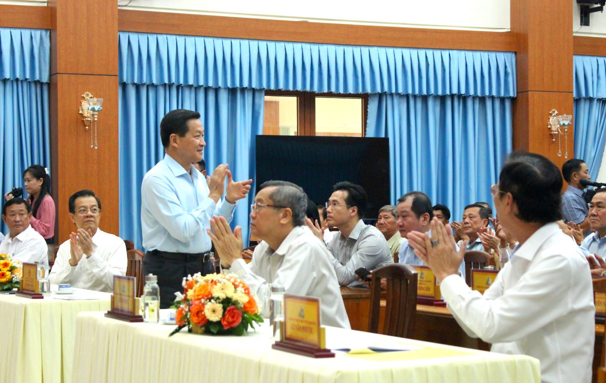 Phó Thủ tướng Lê Minh Khái dẫn đầu đoàn công tác trung ương thăm hỏi, tặng quà Tết cho hộ chính sách, hộ nghèo và người lao động có hoàn cảnh khó khăn. Ảnh: Lục Tùng