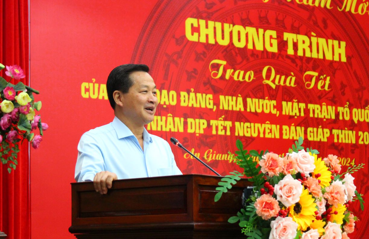 Phó Thủ tướng Lê Minh Khái chúc Tết lãnh đạo Đảng, chính quyền, nhân dân tỉnh An Giang. Ảnh: Lục Tùng