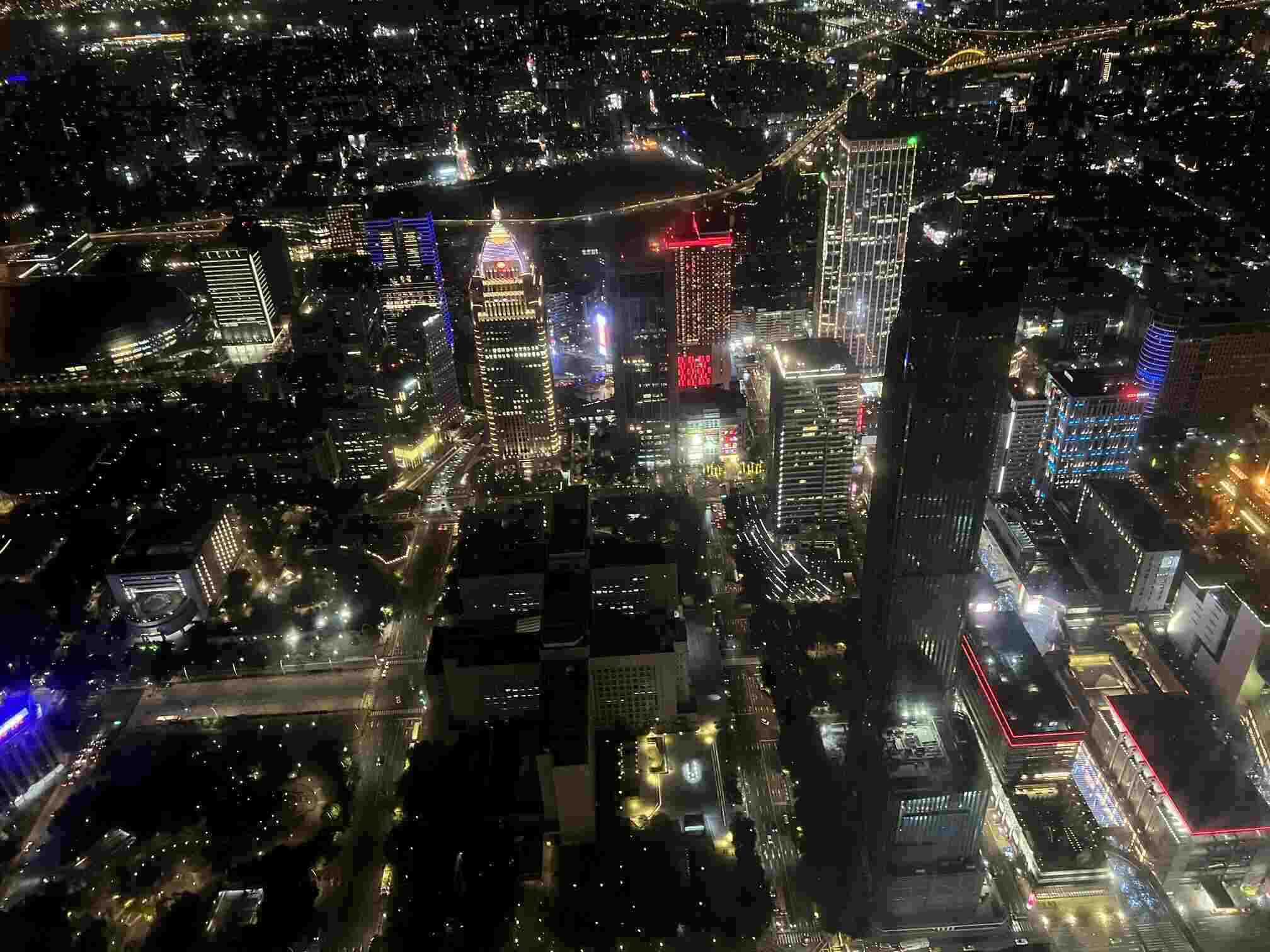 Một góc thành phố Đài Bắc về đêm nhìn từ tầng 89 của toà tháp 101. Ảnh: Kiều Vũ
