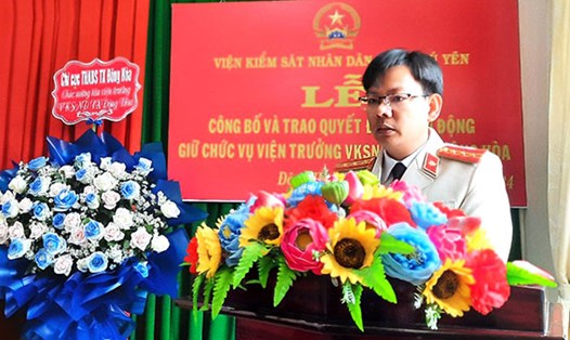 Tân Viện trưởng Lê Hồng Khoáng phát biểu khi nhận quyết định bổ nhiệm. Ảnh: Viện KSND tỉnh Phú Yên