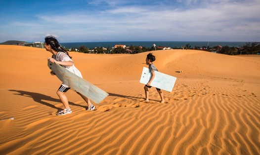 Khách du lịch đến Mũi Né có thể trải nghiệm nhiều hoạt động vui chơi ngoài trời cùng gia đình. Ảnh: Vietnam Tourism Board
