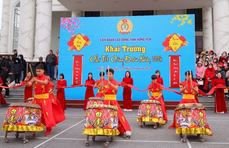 LĐLĐ tỉnh Hưng Yên tổ chức Chợ Tết Công đoàn năm 2024. Ảnh: CĐHY