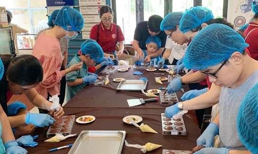 Trải nghiệm làm chocolate tại Công viên Binon Cacao. Ảnh: Mỹ Lương