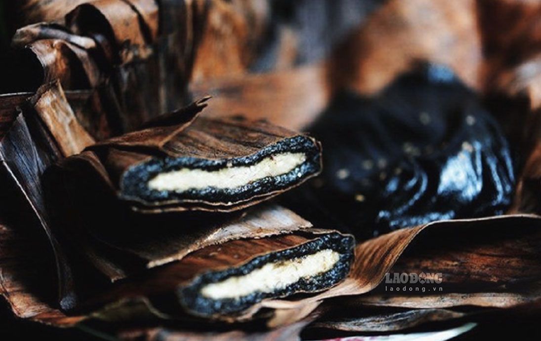 Bánh gai được làm ở làng Vân Giang được nhiều người gần xa tìm đến đặt bởi thơm ngon từ nhân đến thịt bánh.