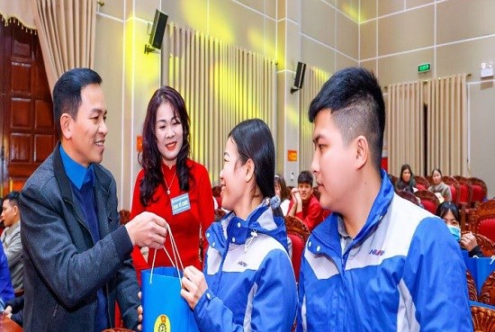 Dành trên 2 tỉ đồng chăm lo Tết cho công nhân lao động