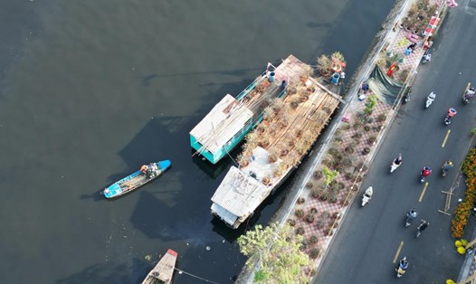 Chợ hoa xuân Trên bến dưới thuyền là một trong những sự kiện văn hóa, nghệ thuật, lễ hội tiêu biểu thường niên tại TPHCM. Ảnh: Nguyên Chân
