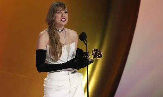 Taylor Swift gây sốt khi xuất hiện tại Grammy 2024. Ảnh: AP