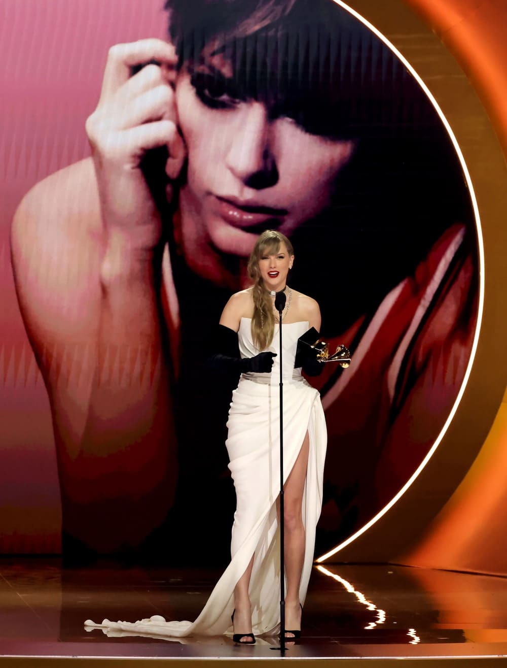 Taylor Swift phát biểu nhận giải. Ảnh: New York Post