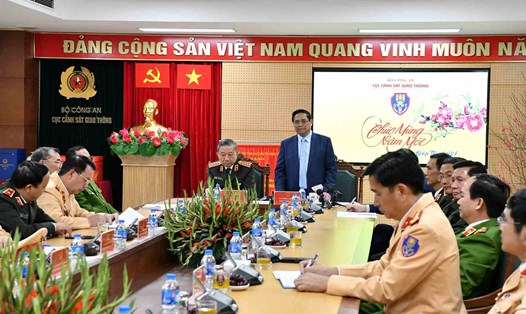 Thủ tướng Chính phủ Phạm Minh Chính phát biểu giao nhiệm vụ cho lực lượng Cảnh sát Giao thông. Ảnh: V.Tuân