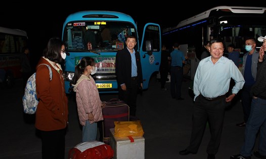 Từ 5h30 sáng ngày 5.2, đồng loạt các công ty thuộc Tập đoàn Than - Khoáng sản Việt Nam đã tổ chức những chuyến xe đưa công nhân về quê ăn Tết. Ảnh: Đoàn Hưng