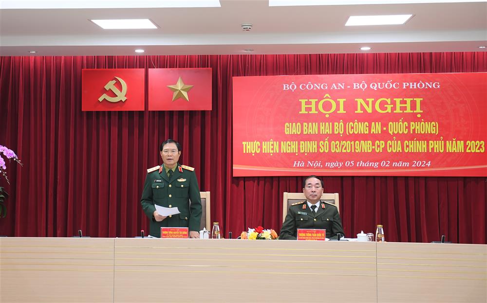 Thứ trưởng Bộ Quốc phòng Nguyễn Tân Cương phát biểu tại hội nghị. Ảnh: Cổng TTĐT Bộ Công an