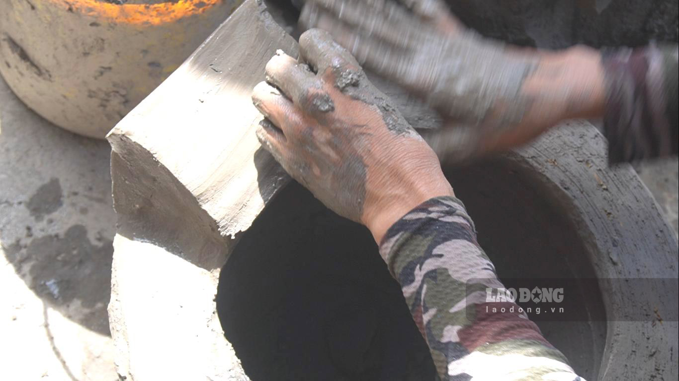 Nghề làm lò đất ở huyện Hòn Đất (Kiên Giang) đã có hơn trăm năm tuổi. Ảnh: Nguyên Anh