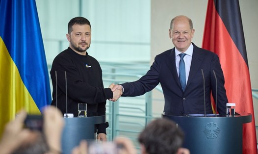 Tổng thống Ukraina Volodymyr Zelensky gặp Thủ tướng Đức Olaf Scholz trong chuyến thăm Đức, tháng 5.2023. Ảnh: Văn phòng Tổng thống Ukraina