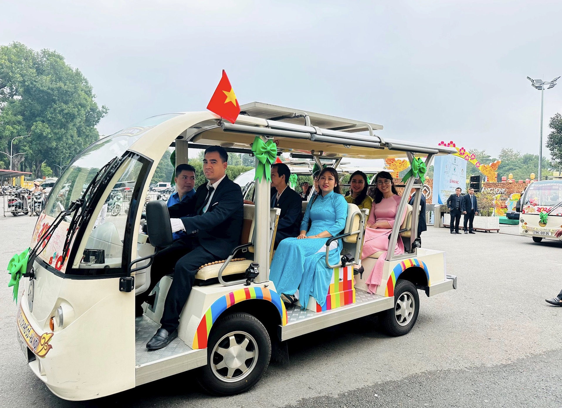 Tuyến xe điện kết nối Hoàng thành Thăng Long - Phố cổ Hà Nội đã chính thức đi vào hoạt động từ ngày 5.2.2024. Ảnh: Hoàng Quyên