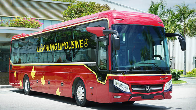 Xe bus Mercedes-Benz được thiết kế theo nhận diện của Công ty Liên Hưng. Ảnh: Thaco Auto