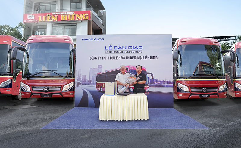 THACO AUTO chuyển giao thêm  04 xe tại trụ sở Công ty Liên Hưng (Tp.Nha Trang, Khánh Hòa). Ảnh: Thaco Auto