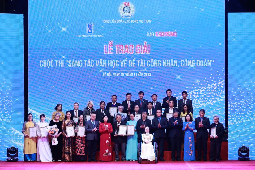 Lễ trao giải Cuộc thi sáng tác văn học về đề tài công nhân, công đoàn giai đoạn 2021-2023. Ảnh: Hải Nguyễn