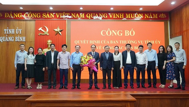 Ông Phan Mạnh Hùng, Phó Chủ tịch UBND tỉnh Quảng Bình, giữ chức vụ Trưởng ban Dân vận Tỉnh ủy Quảng Bình.