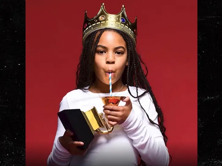 Khi 9 tuổi, bức ảnh Blue Ivy dùng “kèn” Grammy làm bình uống sữa gây sốt mạng xã hội. Ảnh: Instagram