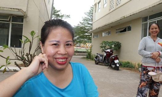 Công nhân ở Đà Nẵng 5 năm đón Tết xa nhà. Ảnh: Nguyễn Linh