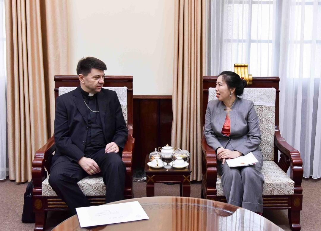 Thứ trưởng Ngoại giao Lê Thị Thu Hằng tiếp Tổng Giám mục Marek Zalewski, Đại diện Thường trú đầu tiên của Tòa thánh Vatican tại Việt Nam