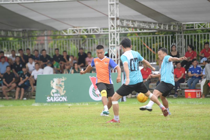 Cầu thủ trẻ của các đội bóng phong trào ở 10 tỉnh quy tụ tại Giải đá bóng giao hữu Bia Saigon Cup 2023. Ảnh: SABECO 