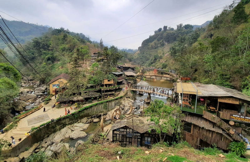 Bản Cát Cát ở Sa Pa được nhiều du khách ghé thăm. Ảnh: B.N