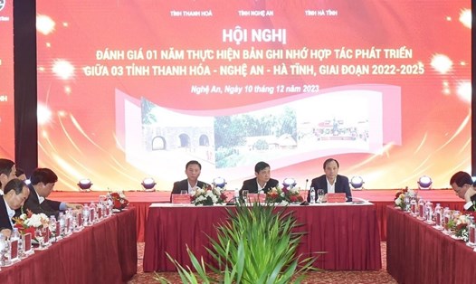 Bí thư Tỉnh ủy 3 tỉnh Nghệ An, Thanh Hóa, Hà Tĩnh tại Hội nghị hợp tác phát triển giữa 3 địa phương. Ảnh: T.L