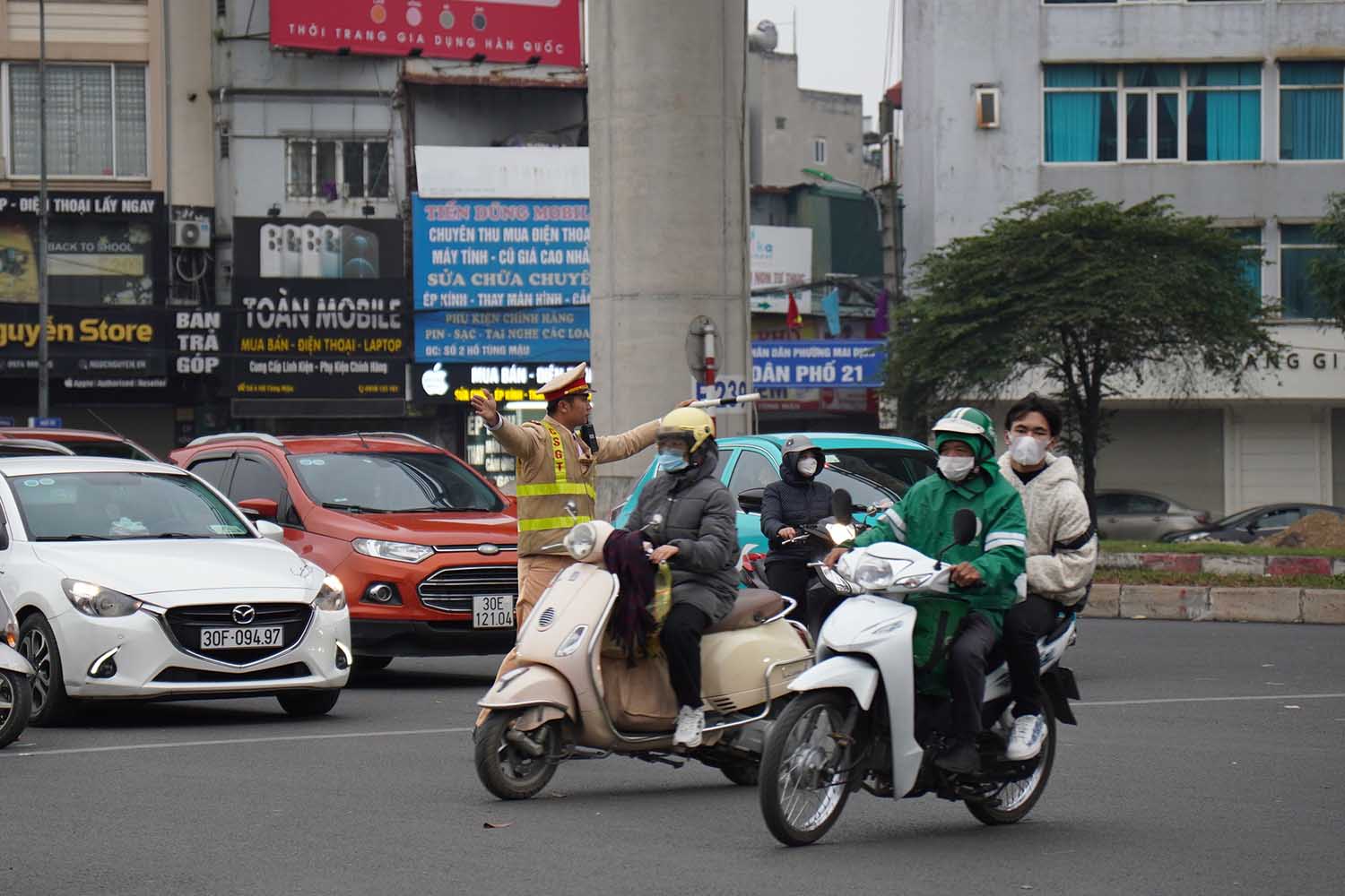 CSGT Hà Nội được tăng cường để đảm bảo trật tự, an toàn giao thông. Ảnh: Hữu Chánh