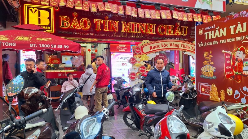 Cửa hàng kinh doanh vàng trên địa bàn Hà Nội ngày 7.2. Ảnh: Đền Phú
