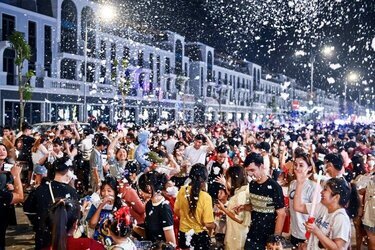 Mùa lễ hội tại Đức Hòa thu hút hàng ngàn lượt khách tham gia và trải nghiệm, trở thành địa điểm vui chơi giải trí của tỉnh Long An dịp năm mới 2024.Ảnh Mik Home