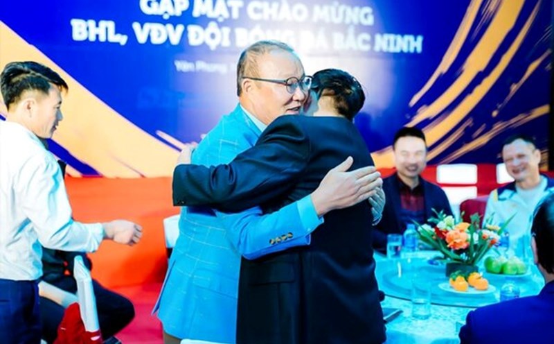 Tin bóng đá sáng 3/4: Sao trẻ ĐT Việt Nam trả giá vì 'bệnh ngôi sao'; Đội bóng của HLV Park gây sốt