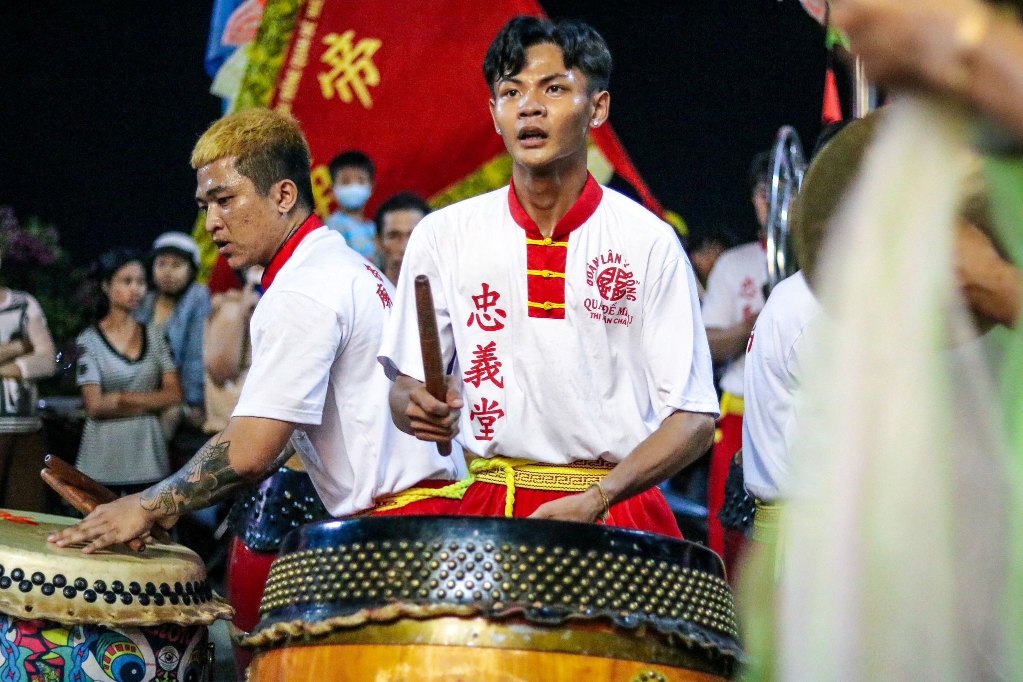 Tiếng trống hào hùng, hoà cùng vũ điệu vui tươi của những chú lân sư rồng đã tô điểm cho ngày xuân thêm tươi mới, hứng khởi. Thật khó tưởng tượng nếu ngày tết cổ truyền dân tộc lại thiếu đi sự nhộn nhịp của các đoàn lân sư rồng.