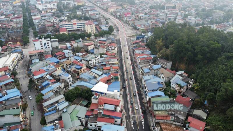 Cầu vượt đường sắt Hà Nội - Thái Nguyên thông xe kỹ thuật trước Tết Nguyên đán.