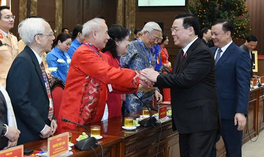 Chủ tịch Quốc hội Vương Đình Huệ thăm, chúc Tết Đảng bộ, chính quyền và nhân dân Thủ đô Hà Nội. Ảnh: Lâm Hiển
