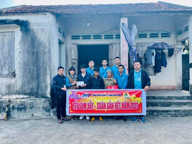 Chung chuyến xe chăm lo Tết cho người lao động khó khăn