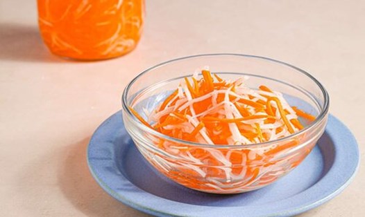Dưa góp su hào cà rốt là một trong những món ăn kèm ngon và phù hợp trong dịp Tết. Ảnh: Quốc Chung
