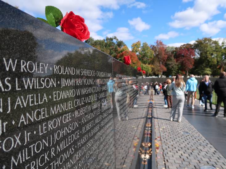 Bức tường khắc tên những lính Mỹ tử trận trong chiến tranh Việt Nam.