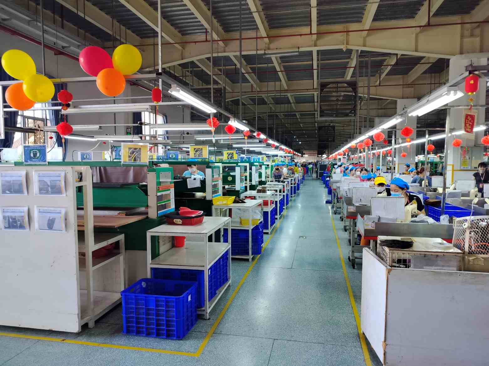  Công ty TNHH giày Kim Xương vẫn tổ chức sản xuất cho đến hết ngày 7.2 (28 Tết). Ảnh: CĐCC