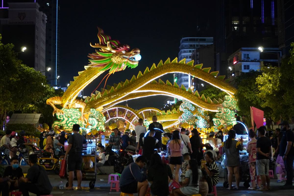 Nổi bật nhất ở dịp Tết năm nay là tại đường hoa Nguyễn Huệ với 3 linh vật 